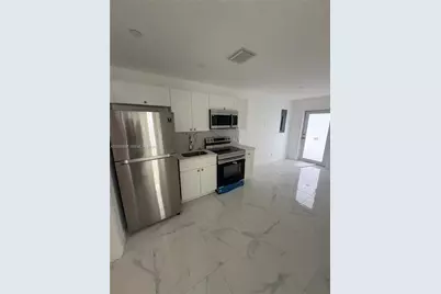 729 SW 3rd St #4, Miami, FL 33130 - Photo 2