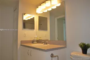 816 NW 11th St, Miami, FL 33136 - Photo 18
