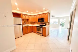2175 NE 56th St, Fort Lauderdale, FL 33308 - Photo 2