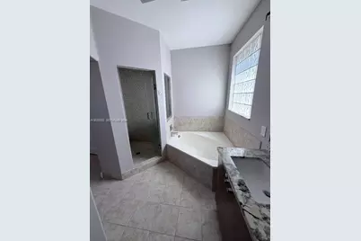 1125 Satinleaf St, Hollywood, FL 33019 - Photo 14
