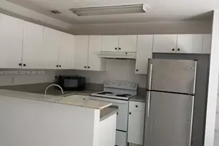136 Hidden Ct Rd, Hollywood, FL 33023 - Photo 2