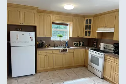 250 NE 160th St, Miami, FL 33162 - Photo 14