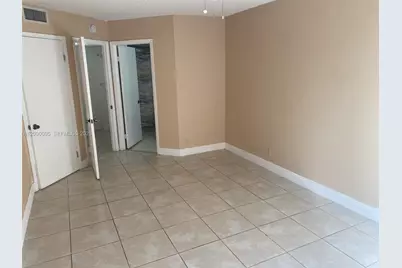 8290 Lake Dr #433, Doral, FL 33166 - Photo 6