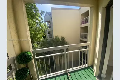 8290 Lake Dr #433, Doral, FL 33166 - Photo 18