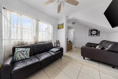 1035 NW 4th St, Miami, FL 33128 - Photo 14