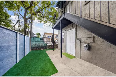 1035 NW 4th St, Miami, FL 33128 - Photo 12