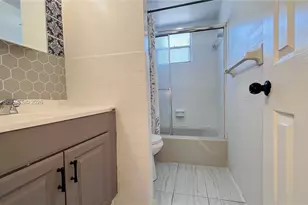 1100 NE 1st Ct, Hallandale Beach, FL 33009 - Photo 10