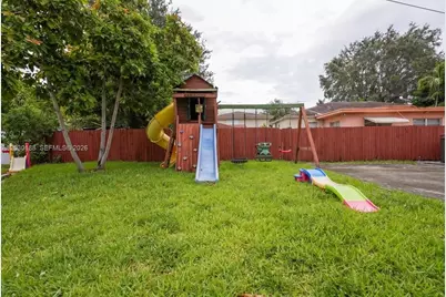 4263 NW 5th St, Miami, FL 33126 - Photo 16