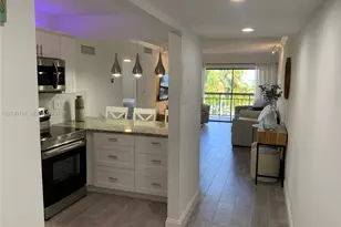6444 Collins Ave, Miami Beach, FL 33141 - Photo 2
