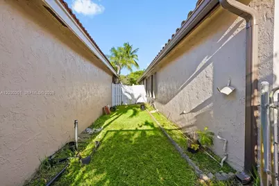 2010 NW 182nd Ter, Pembroke Pines, FL 33029 - Photo 42