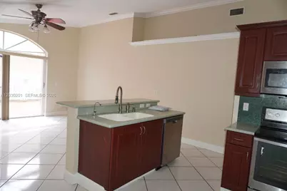 2010 NW 182nd Ter, Pembroke Pines, FL 33029 - Photo 4