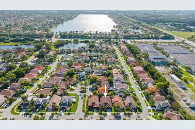 2010 NW 182nd Ter, Pembroke Pines, FL 33029 - Photo 6