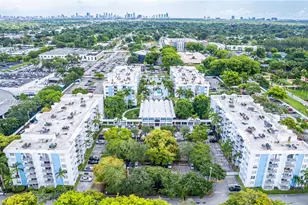 482 NW 165th St Rd, Miami, FL 33169 - Photo 2