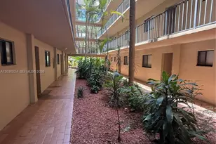 8625 NW 8th St, Miami, FL 33126 - Photo 32