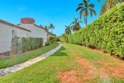 6350 Pinetree Dr, Miami Beach, FL 33141 - Photo 4
