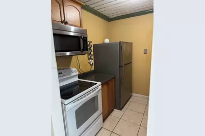 7105 W 13th Ave #403, Hialeah, FL 33014 - Photo 2