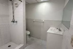 10000 NW 80th Ct, Hialeah Gardens, FL 33016 - Photo 24