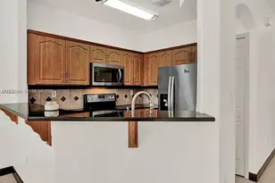 10902 NW 79th St, Doral, FL 33178 - Photo 6