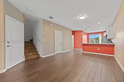 2390 SE 15th St, Homestead, FL 33035 - Photo 8