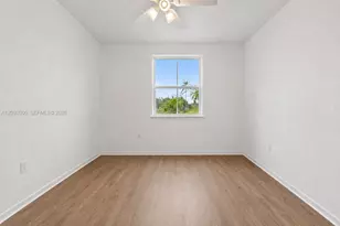 2390 SE 15th St, Homestead, FL 33035 - Photo 14