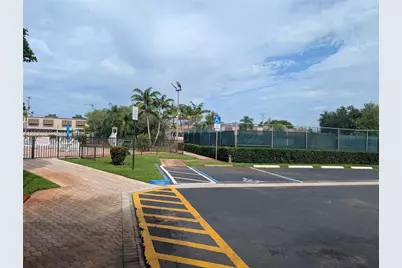 1300 NW 122nd Ter, Pembroke Pines, FL 33026 - Photo 28