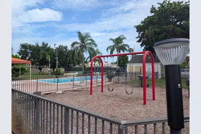 1300 NW 122nd Ter, Pembroke Pines, FL 33026 - Photo 22