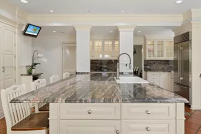 5860 Pine Tree Dr, Miami Beach, FL 33140 - Photo 40