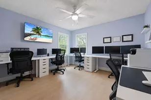 1021 NW 185th Terrace, Pembroke Pines, FL 33029 - Photo 22