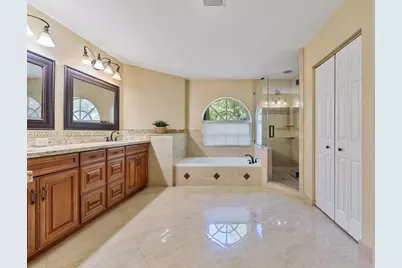1021 NW 185th Ter, Pembroke Pines, FL 33029 - Photo 16