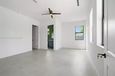 131 Miami Gardens Rd, West Park, FL 33023 - Photo 14