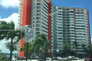 1301 NE Miami Gardens Dr, Miami, FL 33179 - Photo 2