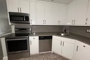 136 NE 19th Ct, Wilton Manors, FL 33305 - Photo 14