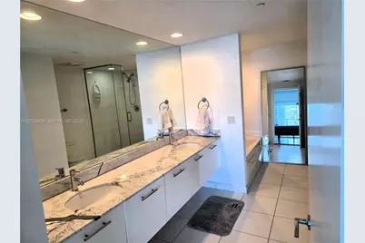 500 Brickell Ave #3105, Miami, FL 33131 - Photo 14