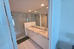 500 Brickell Ave, Miami, FL 33131 - Photo 22