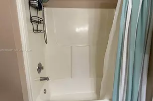 9711 Fontainebleau Blvd, Miami, FL 33172 - Photo 26