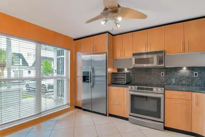 812 NE 26th Ave, Hallandale Beach, FL 33009 - Photo 2