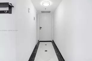 555 NE 15th St, Miami, FL 33132 - Photo 18