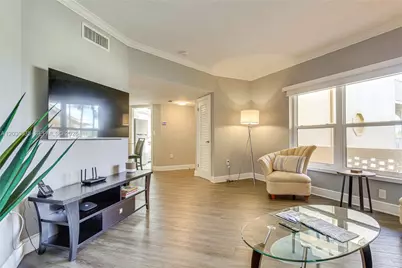 341 N Birch Rd #315, Fort Lauderdale, FL 33304 - Photo 4
