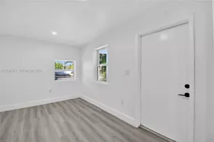 428 NW 97th St, Miami, FL 33150 - Photo 6