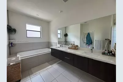 10240 NW 76th Ter, Doral, FL 33178 - Photo 4