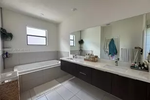 10240 NW 76th Terrace, Doral, FL 33178 - Photo 4