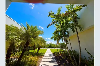 16569 Botaniko Dr N, Weston, FL 33326 - Photo 4