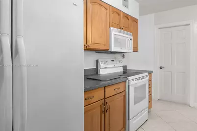 7617 NW 66th Ter, Tamarac, FL 33321 - Photo 14