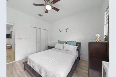 10718 NW 76th Ln, Doral, FL 33178 - Photo 18