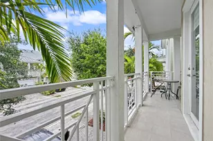 10718 NW 76th Ln, Doral, FL 33178 - Photo 2