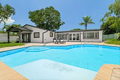 7905 9th Ave S, Saint Petersburg, FL 33707 - Photo 6