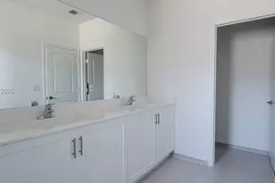 2683 SE 12th St, Homestead, FL 33035 - Photo 12