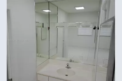 10812 SW 33rd St, Miami, FL 33165 - Photo 4