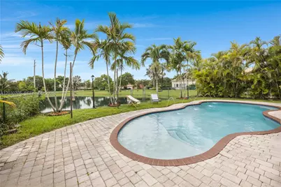 2001 SE 14th Cir, Homestead, FL 33035 - Photo 6