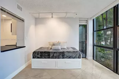 1000 Parkview Dr #104, Hallandale Beach, FL 33009 - Photo 24